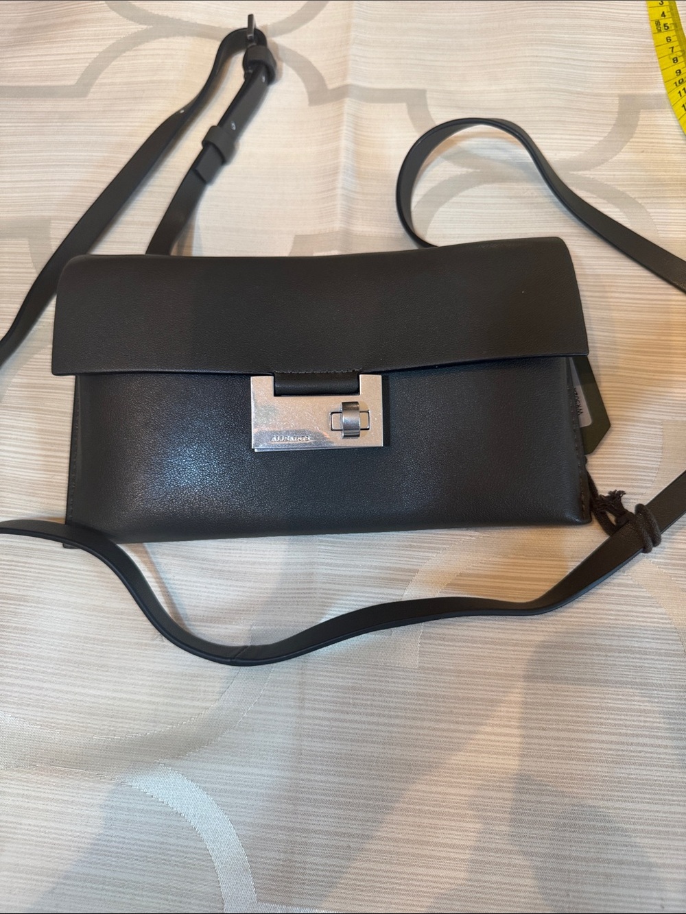 All Saints

Olive Leather Crossbody Bag with Silver Turn-Lock